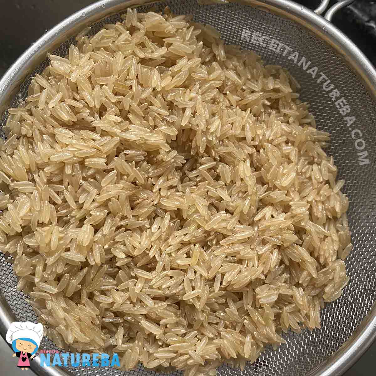 lavando o arroz integral