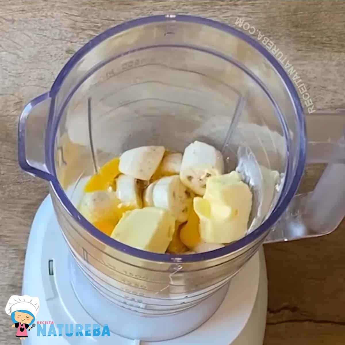 batendo banana ovos e manteiga
